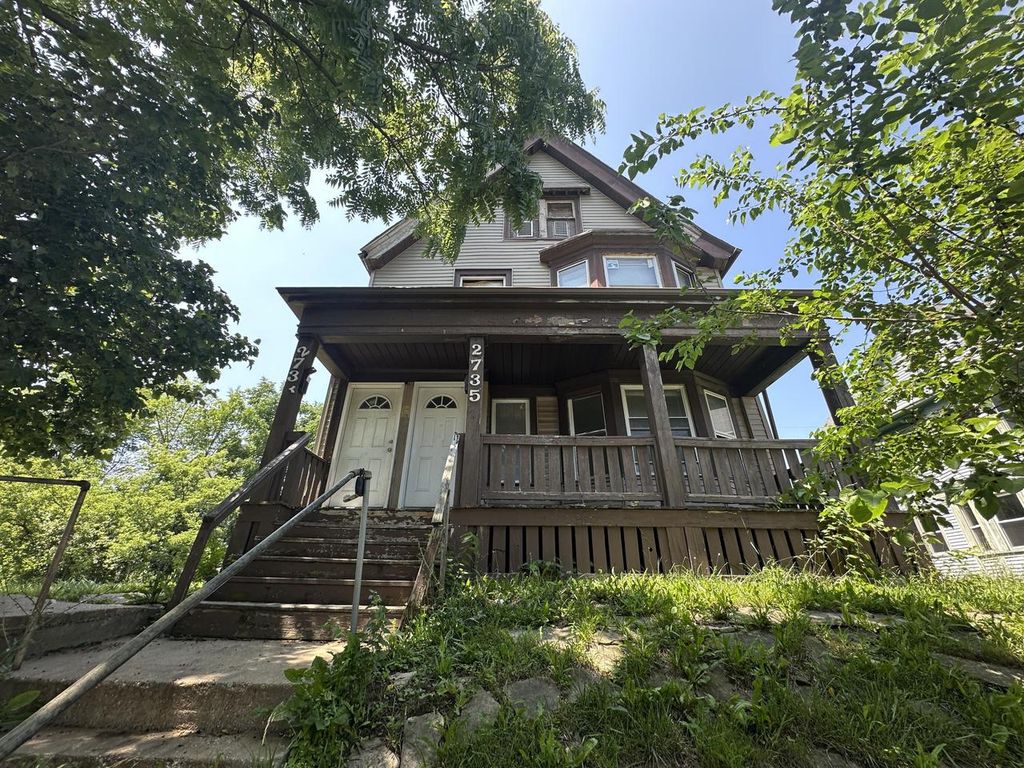 2733 N 12th STREET, Milwaukee, WI 53206
