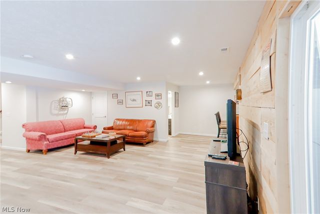 3659 Shady Timber Drive, Twinsburg, OH 44087