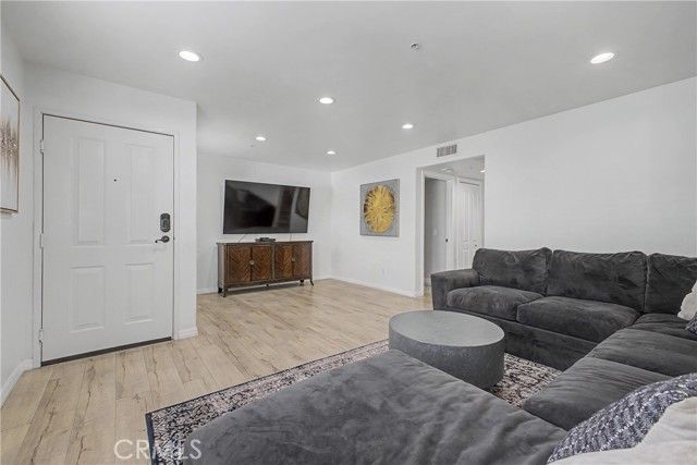 10894 Olinda Street 109, Sun Valley (los Angeles), CA 91352