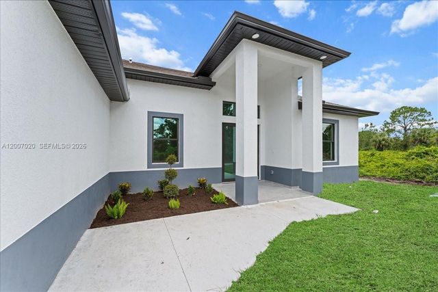 1033 E Plymouth St E, Lehigh Acres, FL 33974