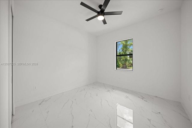 1033 E Plymouth St E, Lehigh Acres, FL 33974