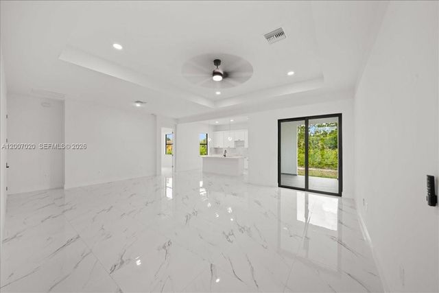 1033 E Plymouth St E, Lehigh Acres, FL 33974