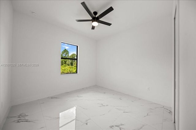 1033 E Plymouth St E, Lehigh Acres, FL 33974