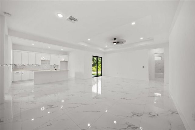 1033 E Plymouth St E, Lehigh Acres, FL 33974