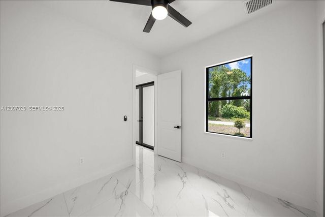 1033 E Plymouth St E, Lehigh Acres, FL 33974