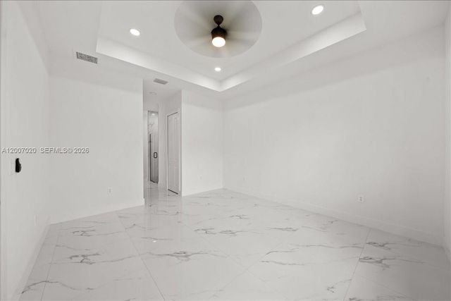 1033 E Plymouth St E, Lehigh Acres, FL 33974