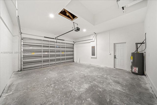 1033 E Plymouth St E, Lehigh Acres, FL 33974