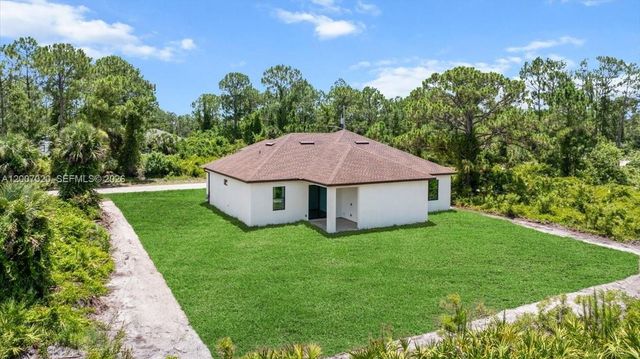 1033 E Plymouth St E, Lehigh Acres, FL 33974