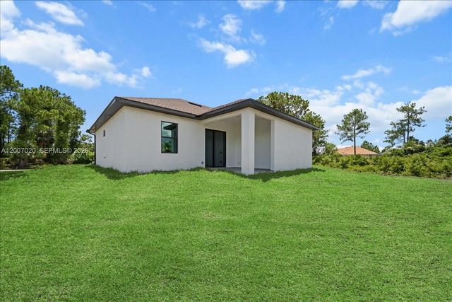 1033 E Plymouth St E, Lehigh Acres, FL 33974