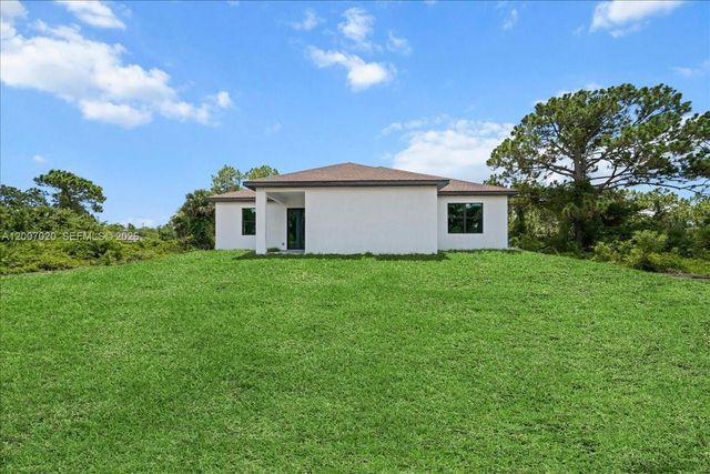1033 E Plymouth St E, Lehigh Acres, FL 33974