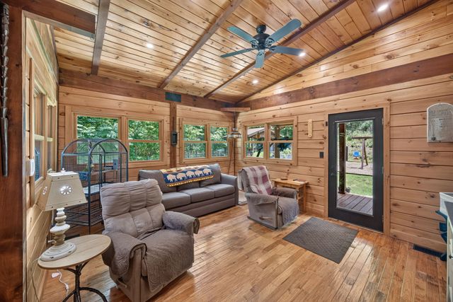 20 Magee Ln, Elmwood, TN 38560