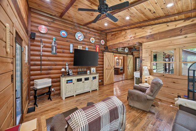 20 Magee Ln, Elmwood, TN 38560