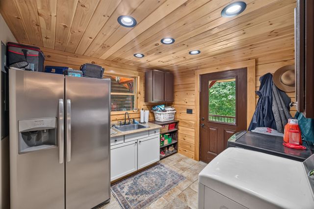 20 Magee Ln, Elmwood, TN 38560