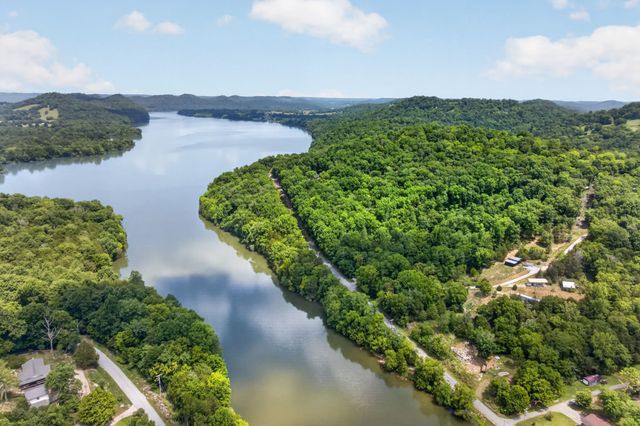 20 Magee Ln, Elmwood, TN 38560
