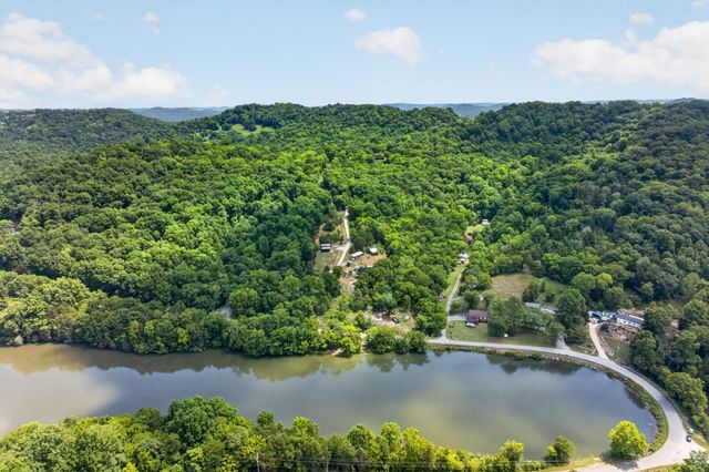 20 Magee Ln, Elmwood, TN 38560