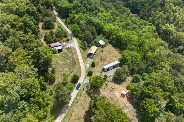 20 Magee Ln, Elmwood, TN 38560