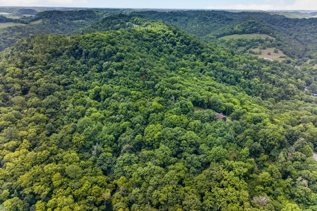 20 Magee Ln, Elmwood, TN 38560