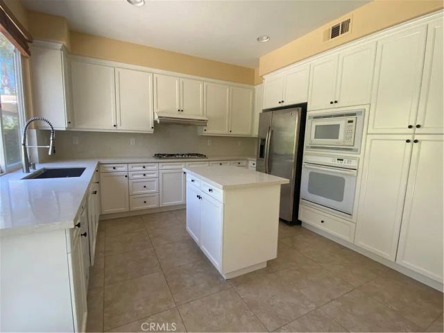 44 Whispering Pine, Irvine, CA 92620