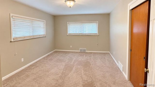 14916 Crescentwood Avenue, Eastpointe, MI 48021