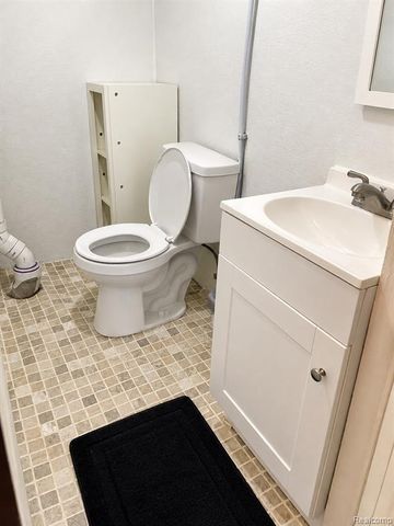 14916 Crescentwood Avenue, Eastpointe, MI 48021