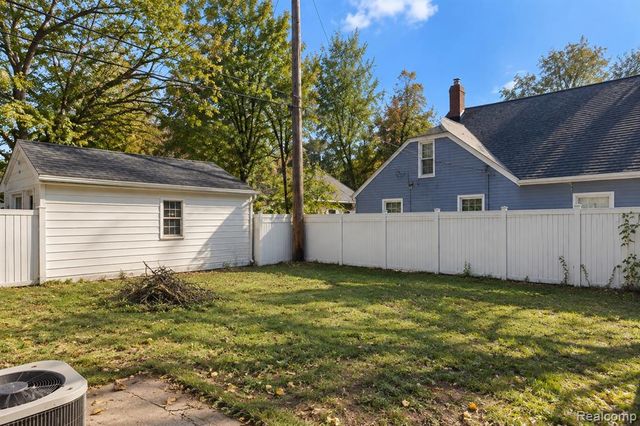14916 Crescentwood Avenue, Eastpointe, MI 48021