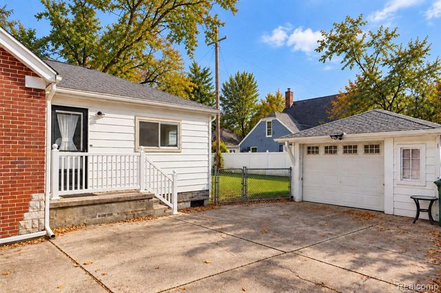 14916 Crescentwood Avenue, Eastpointe, MI 48021