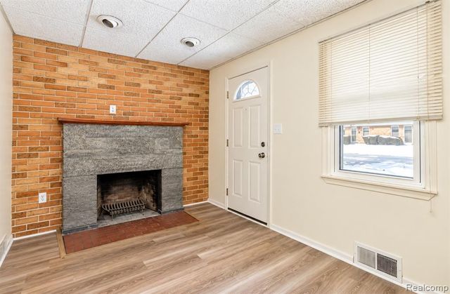 14916 Crescentwood Avenue, Eastpointe, MI 48021