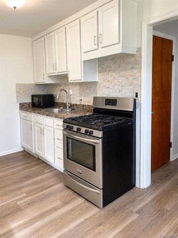 14916 Crescentwood Avenue, Eastpointe, MI 48021