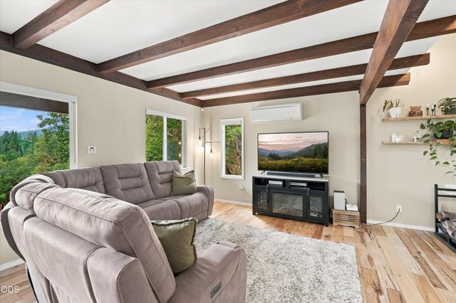 433 Hawksdale Drive, Grants Pass, OR 97526