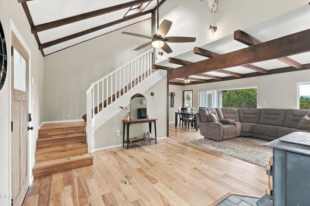 433 Hawksdale Drive, Grants Pass, OR 97526