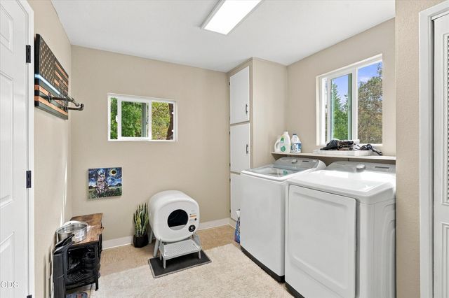 433 Hawksdale Drive, Grants Pass, OR 97526
