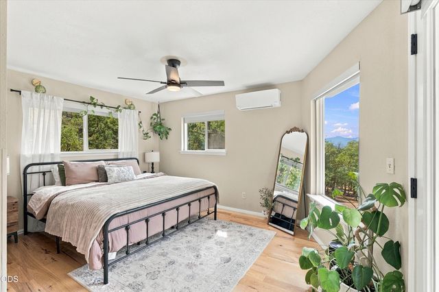 433 Hawksdale Drive, Grants Pass, OR 97526