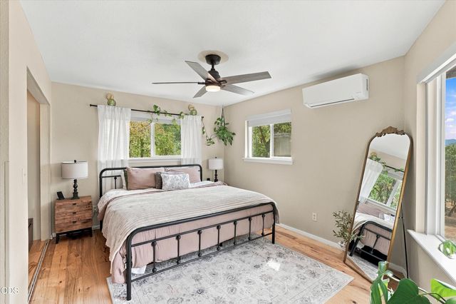 433 Hawksdale Drive, Grants Pass, OR 97526