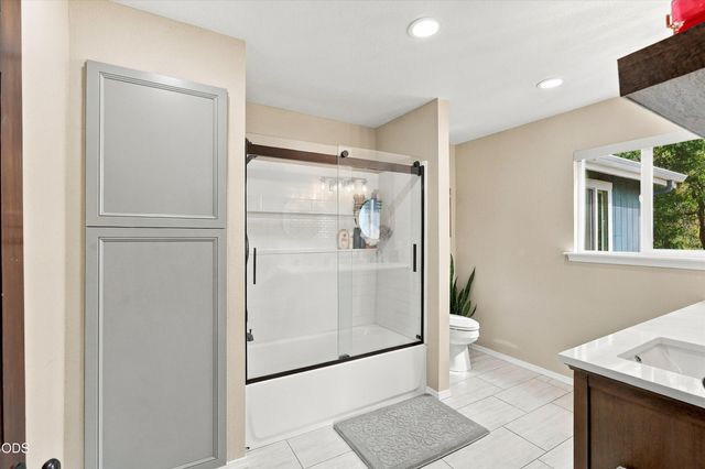 433 Hawksdale Drive, Grants Pass, OR 97526