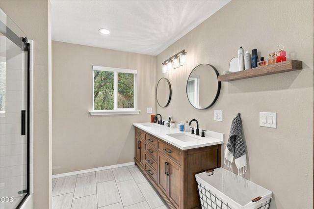 433 Hawksdale Drive, Grants Pass, OR 97526