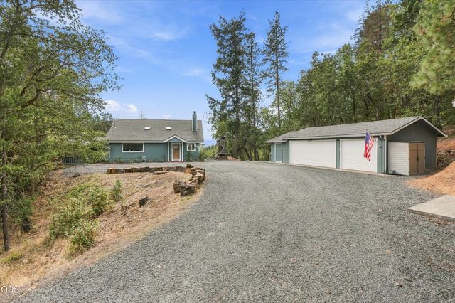 433 Hawksdale Drive, Grants Pass, OR 97526