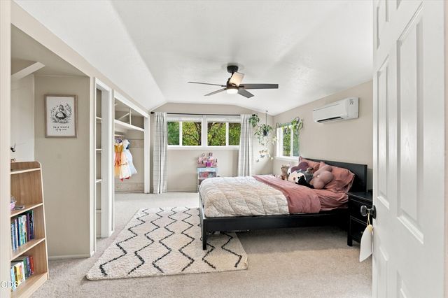 433 Hawksdale Drive, Grants Pass, OR 97526