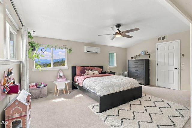 433 Hawksdale Drive, Grants Pass, OR 97526