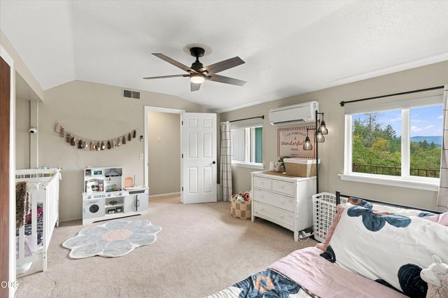 433 Hawksdale Drive, Grants Pass, OR 97526