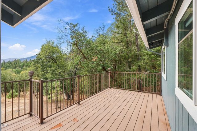 433 Hawksdale Drive, Grants Pass, OR 97526