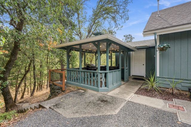 433 Hawksdale Drive, Grants Pass, OR 97526