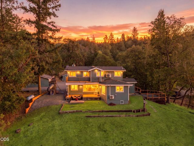 433 Hawksdale Drive, Grants Pass, OR 97526