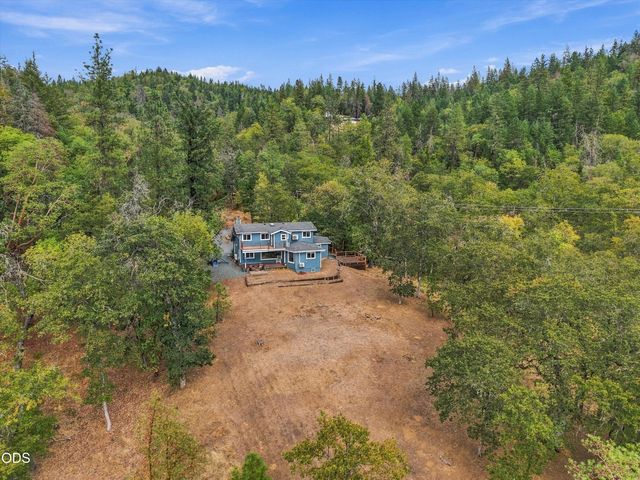 433 Hawksdale Drive, Grants Pass, OR 97526
