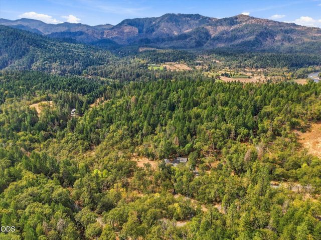 433 Hawksdale Drive, Grants Pass, OR 97526