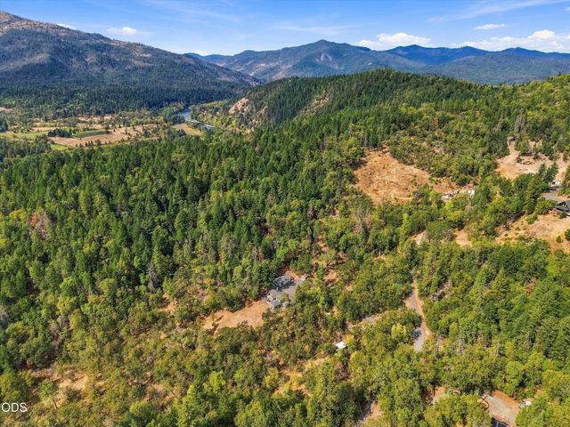 433 Hawksdale Drive, Grants Pass, OR 97526