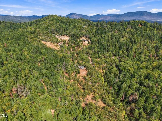 433 Hawksdale Drive, Grants Pass, OR 97526
