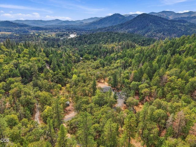 433 Hawksdale Drive, Grants Pass, OR 97526