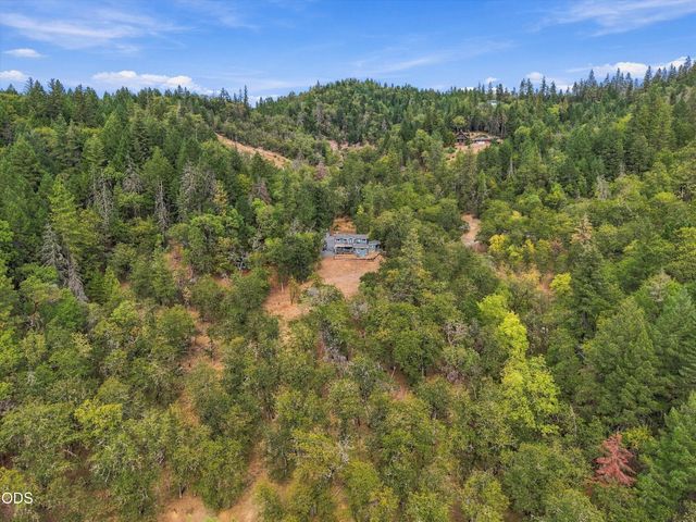433 Hawksdale Drive, Grants Pass, OR 97526