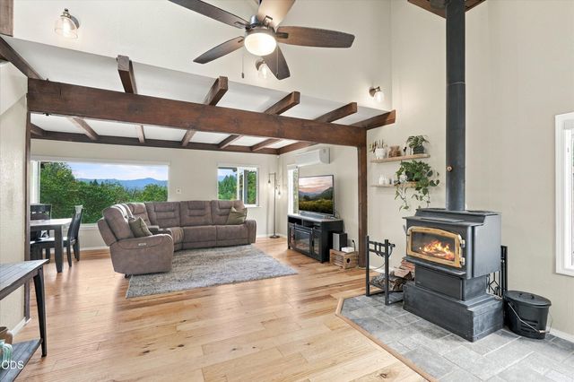 433 Hawksdale Drive, Grants Pass, OR 97526