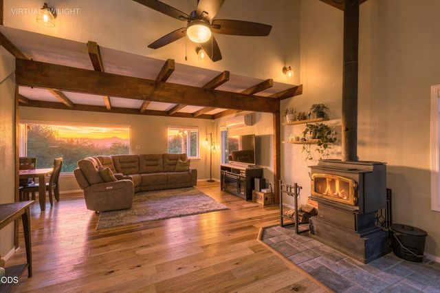 433 Hawksdale Drive, Grants Pass, OR 97526